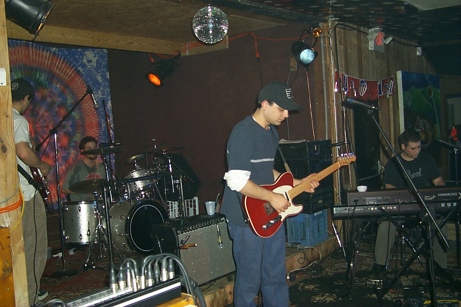 KING HIPPO live performance photo 2