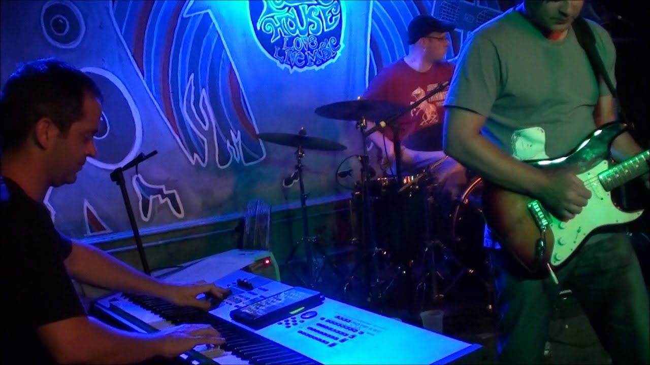 THE OUTERVENTION live performance photo 1